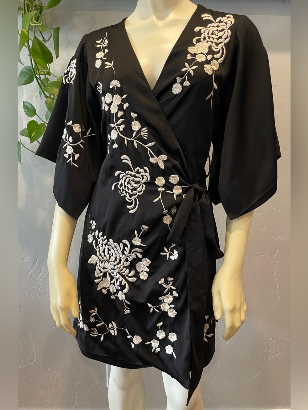Black Floral Embroidered satin Kimono style Wrap dress/Robe S